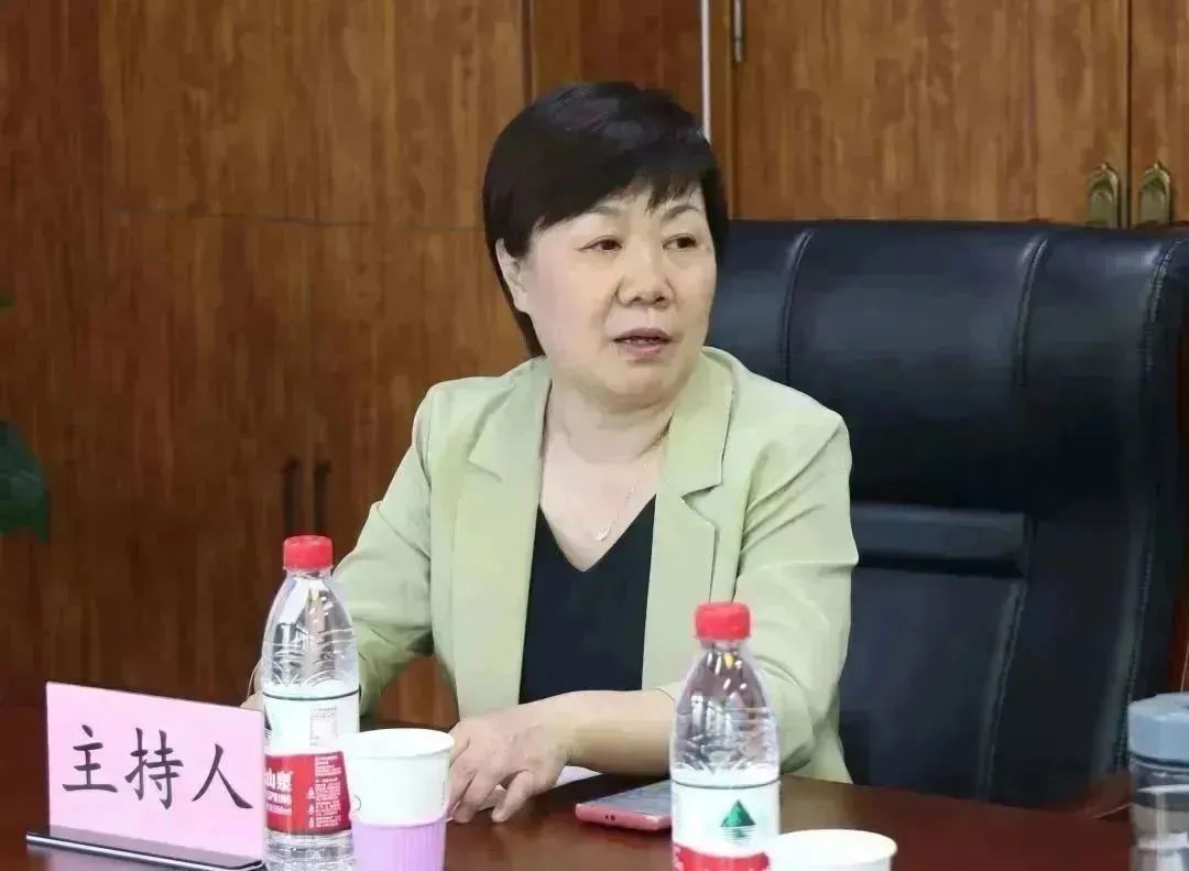 中国社会科学院俄罗斯东欧中亚研究所党委书记高京斋应邀为我学院做学术报告2.jpg