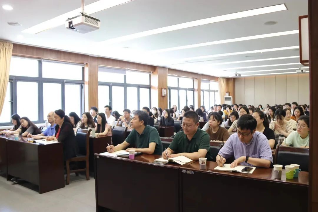 清华大学吴潜涛教授应邀为我学院作学术讲座2.jpg