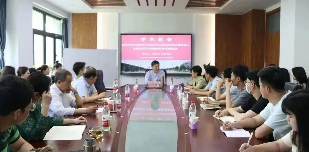 中国社会科学院俄罗斯东欧中亚研究所党委书记高京斋应邀为我学院做学术报告3.jpg